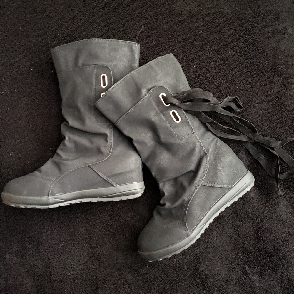 NWT 9 Winter boots